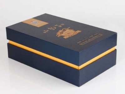 包裝盒定做廠家為您分析，為什么酒盒包裝覆膜后會出現顏色色差？